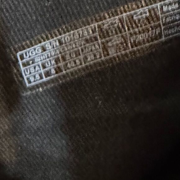 UGG NWOT Booties- Size 9.5 - Picture 3 of 6